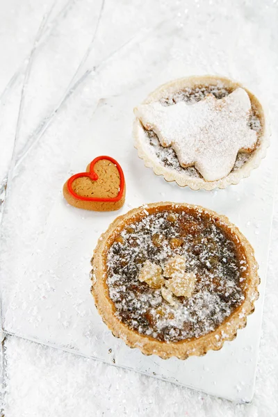 Christmas tart with mincemeat and tart with marzipan tree — Stock Photo, Image