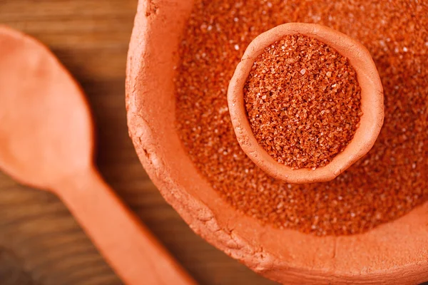 Hawaiian Red Alaea Sea Salt in rustic clay bowls — Stock Photo, Image