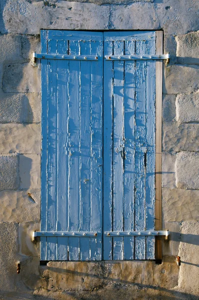 Aged painted wooden fence, naturally weathered — Stock Photo, Image