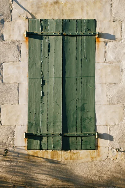 Aged painted wooden fence, naturally weathered — Stock Photo, Image