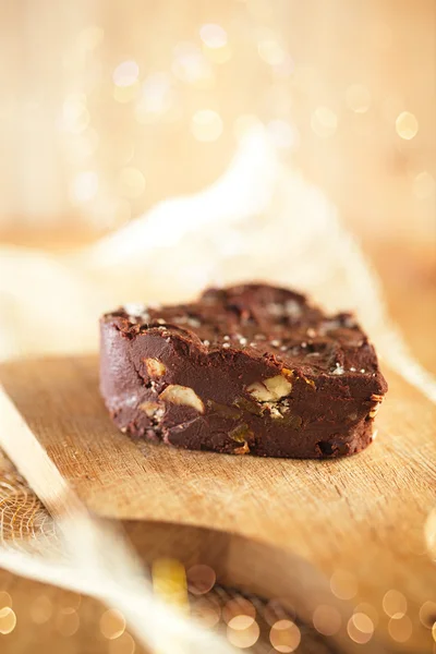 キラキラとお祝いのチョコレート ブラウニー ハート — ストック写真