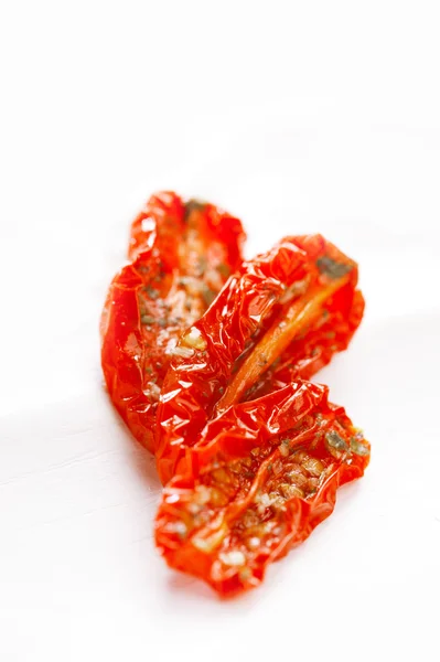 Zongedroogde tomaten met olijfolie — Stockfoto