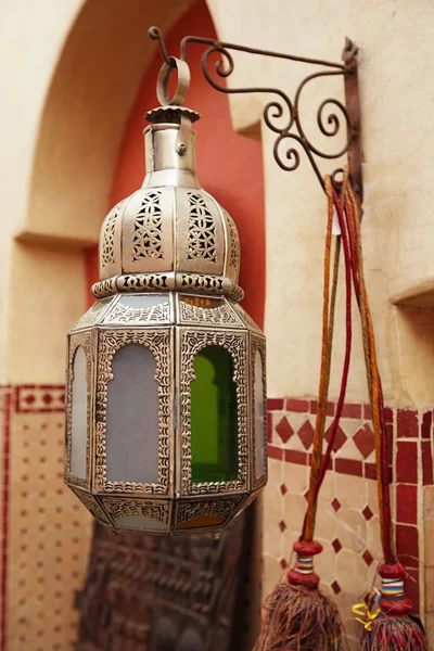 Lampe lanterne marocaine en verre et métal — Photo