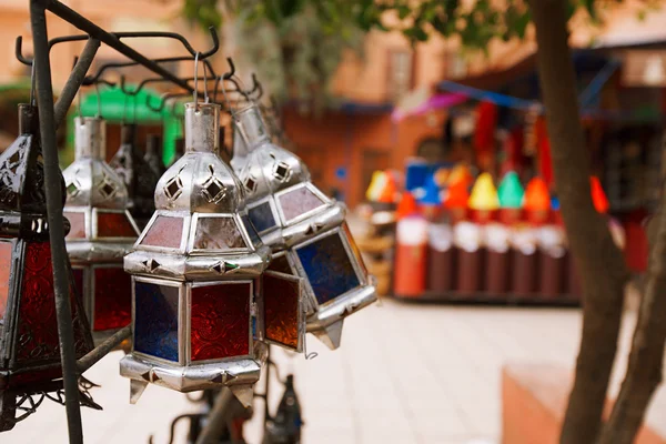 Lanternes marocaines en verre et métal lampes — Photo