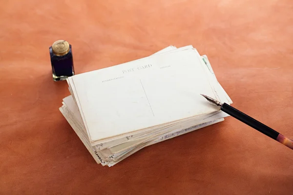 Pile of vintage post cards with  ink pen, inkpot — Stock Photo, Image