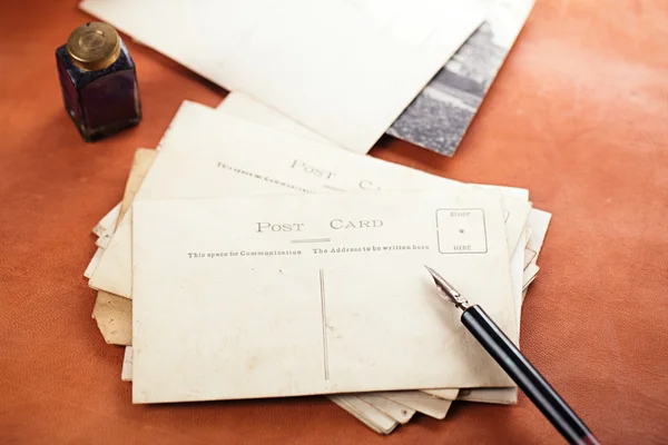 Pile of vintage post cards with  ink pen, inkpot — Stock Photo, Image