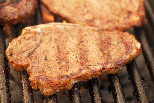 Мясо - говядина стейк барбекю — стоковое фото