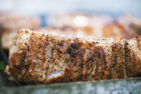 Marinated juicy pork ribs on grill — Stock Photo, Image