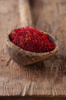 tahta kaşık safran baharat