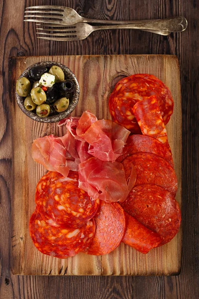 Platter de serrano jamon Carne curada — Fotografia de Stock