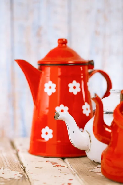 Rood en wit geëmailleerde thee koffie potten — Stockfoto