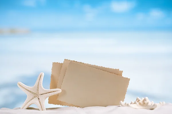 White starfish with blank retro photo — Stock Photo, Image
