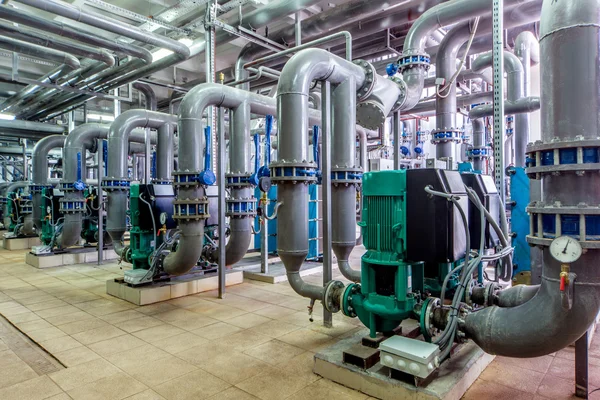 Interior gas boiler room with multiple pipelines and pumps — Stock Photo, Image