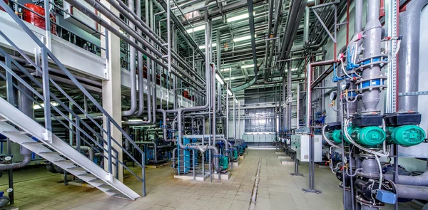 iç gaz kazan dairesi ile birden fazla boru hatları