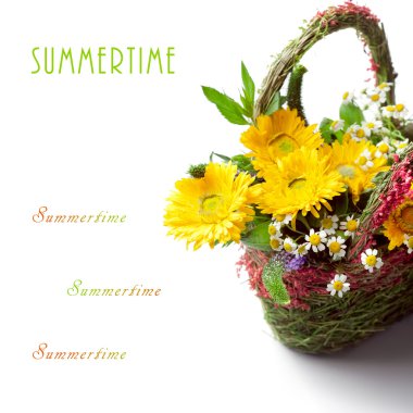 metin alanı olan renkli yaz çiçek sepeti