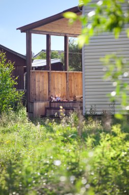 bir ülkenin ev ahşap sundurma Childs oyuncak yaptı