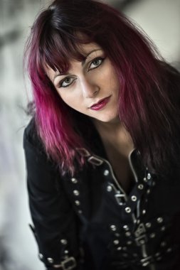 yıkılmış genç kız