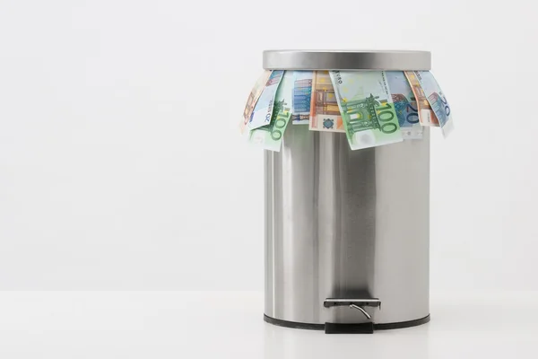 Geld concept - gooien geld — Stockfoto