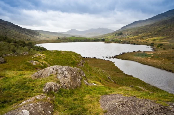 View of Snowdon from Llyn Mymbyr in Snowdonia National Park — Stock Photo, Image