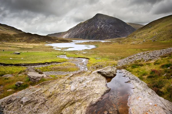 Landscape over Llyn Idwal towards Pen-yr-Ole-Wen in Snowdonia Na — Stock Photo, Image