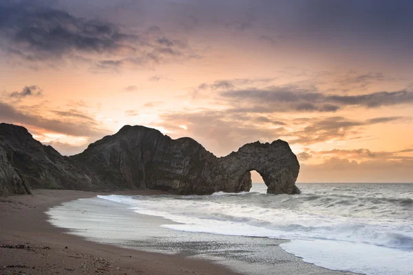 Alba invernale a Durdle Door sulla costa giurassica in Inghilterra — Foto Stock