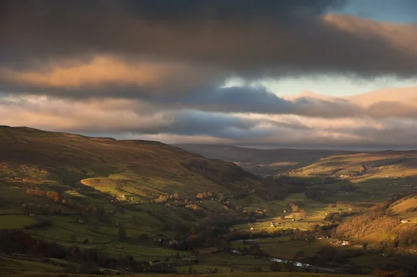 Gunnerside and Swaledale in Yorskhire Dales National Park during — Stock Photo, Image
