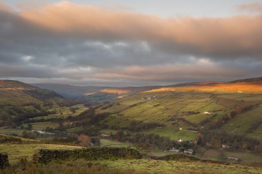 yorkshire dales national içinde swaledale içinde gunnerside üzerinde gündoğumu