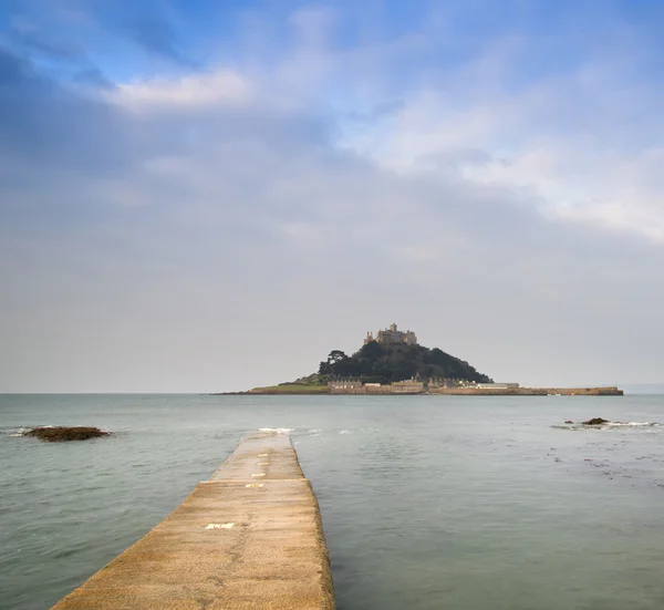 St Michael's Mount Bay Marazion wcześnie rano krajobraz z pat — Zdjęcie stockowe