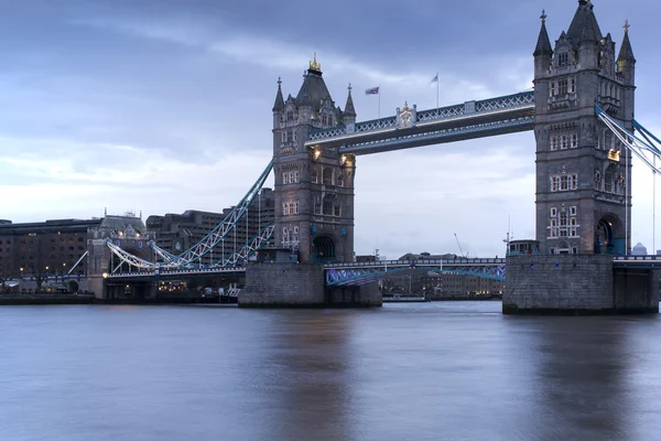 Torre Brdige en Londres noche larga exposición — Foto de Stock