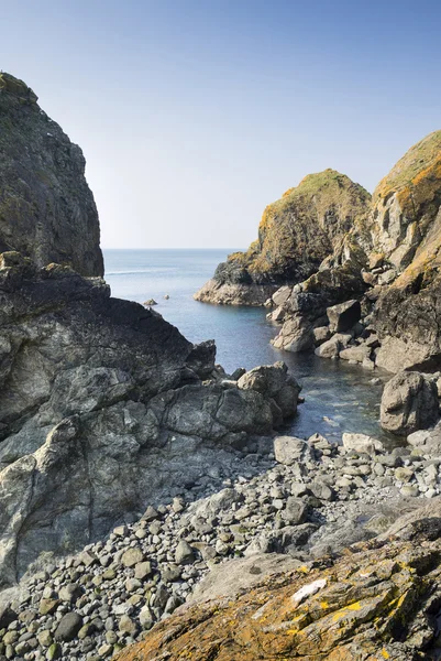 Mooie afgelegen cove op zonnige dag — Stockfoto