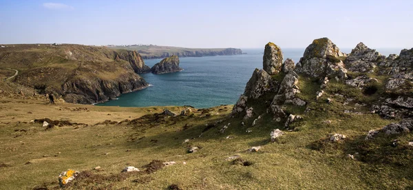 Vue panoramique depuis les falaises surplombant la magnifique baie — Photo