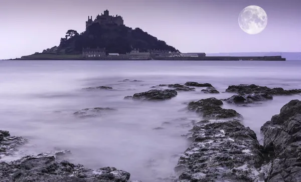 St Michael's Mount Bay Marazion pre-dawn long exposure with moon — Stock Photo, Image