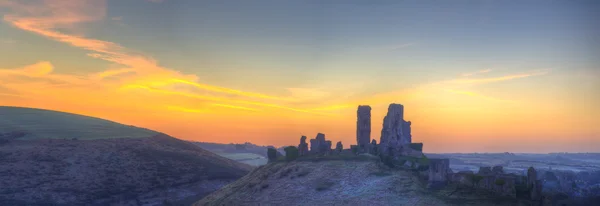 Château de Corfe Lever de soleil d'hiver avant l'aube . — Photo