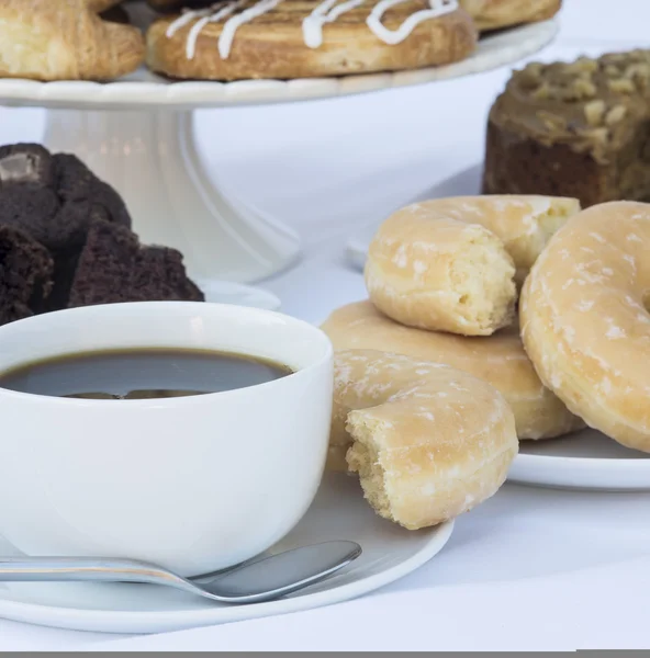 Coffee and pastries continental breakfast buffet table setting — Stock