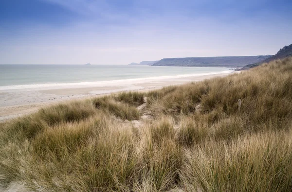 千年コーブ ビーチとサンセット コーンウォール イギリス前に、砂丘 — ストック写真