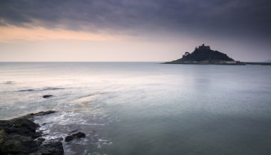 St michael's mount defne marazion manzara gündoğumu uzun pozlama cornwall İngiltere