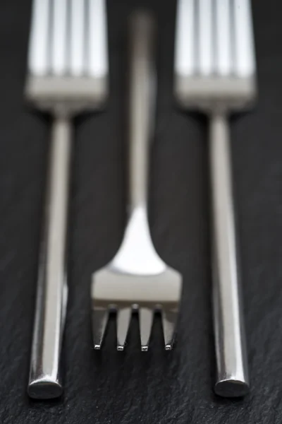 Imagem macro de garfos de talheres em fundo rústico — Fotografia de Stock