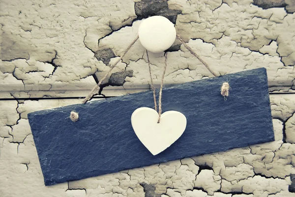Makro retro krzyż przetworzony efekt obrazu serca na drewniane bac — Zdjęcie stockowe