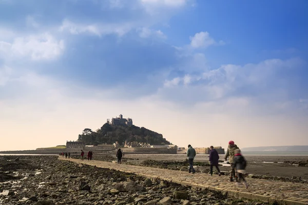 Landskap av banan avslöjas vid lågvatten till St Michael Mount från Marazion cornwall england — Stockfoto