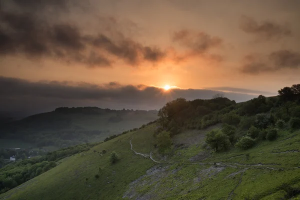 Levendige zonsopgang boven platteland landschap — Stockfoto