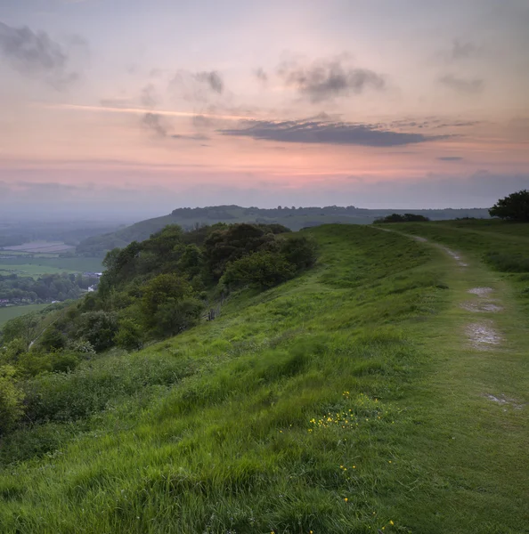 Vibrant sunrise over countryside landscape — Stock Photo, Image