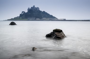 St Michael'ın Bay Marazion Mount uzun pozlama manzara alacakaranlık Cornwall İngiltere sırasında