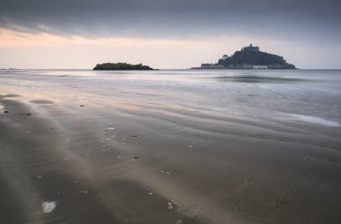 St michael's mount defne marazion manzara gündoğumu uzun pozlama cornwall İngiltere
