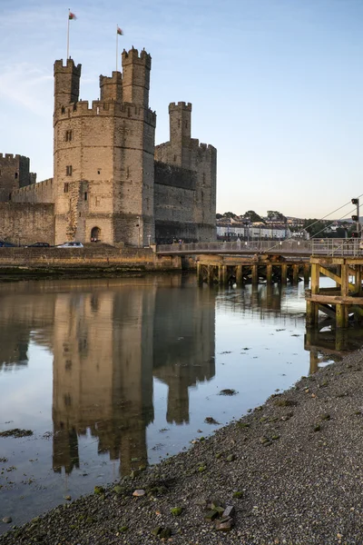 Caernarvon Kalesi, Galler - Haziran 18: 13. yüzyıldan caernarvon döküm — Stok fotoğraf