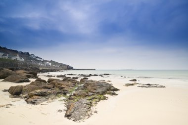 gün batımından önce Sennen cove beach cornwall, İngiltere
