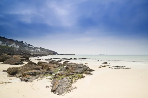 Gün batımından önce Sennen cove beach cornwall, İngiltere — Stok fotoğraf