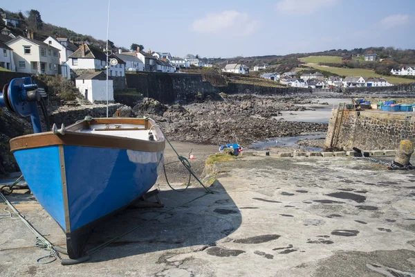 Harbour at low tide with fishing boats at Coverack England — Stock Photo, Image