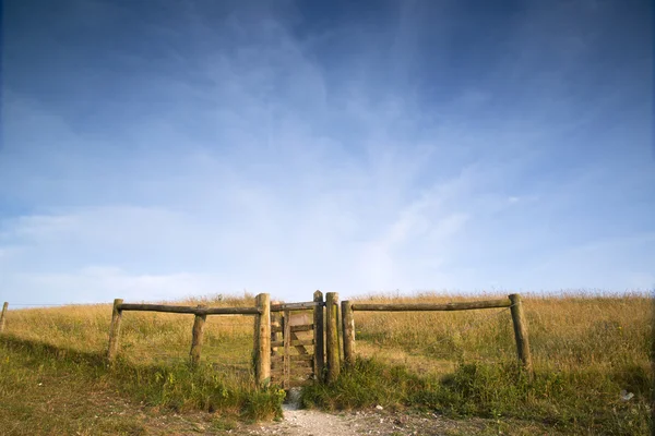 Geç yaz eve sırasında İngilizce kırsal manzara karşısında görüntülemek — Stok fotoğraf