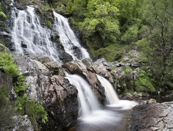 Snowdonia Milli Parkı sırasında rhiwargor şelale peyzaj — Stok fotoğraf