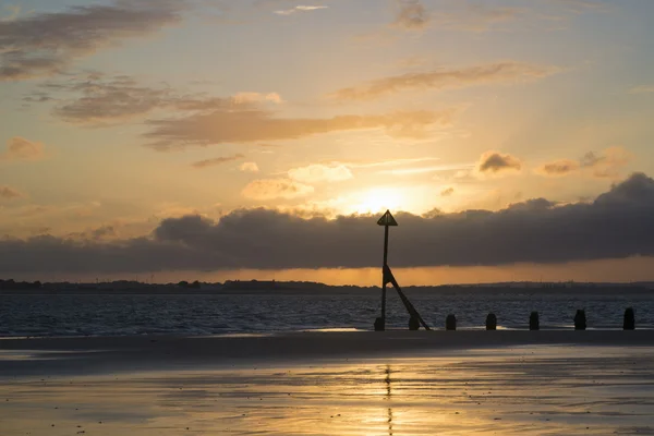 Beautiful landscape Summer sunset sky reflected on wet beach at — Stock Photo, Image